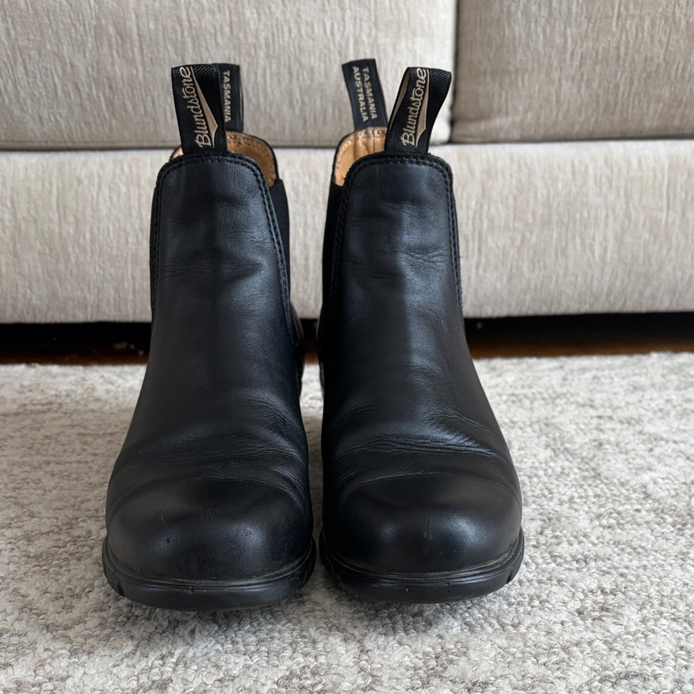 Blundstone Women's Black Leather Heeled  Boots